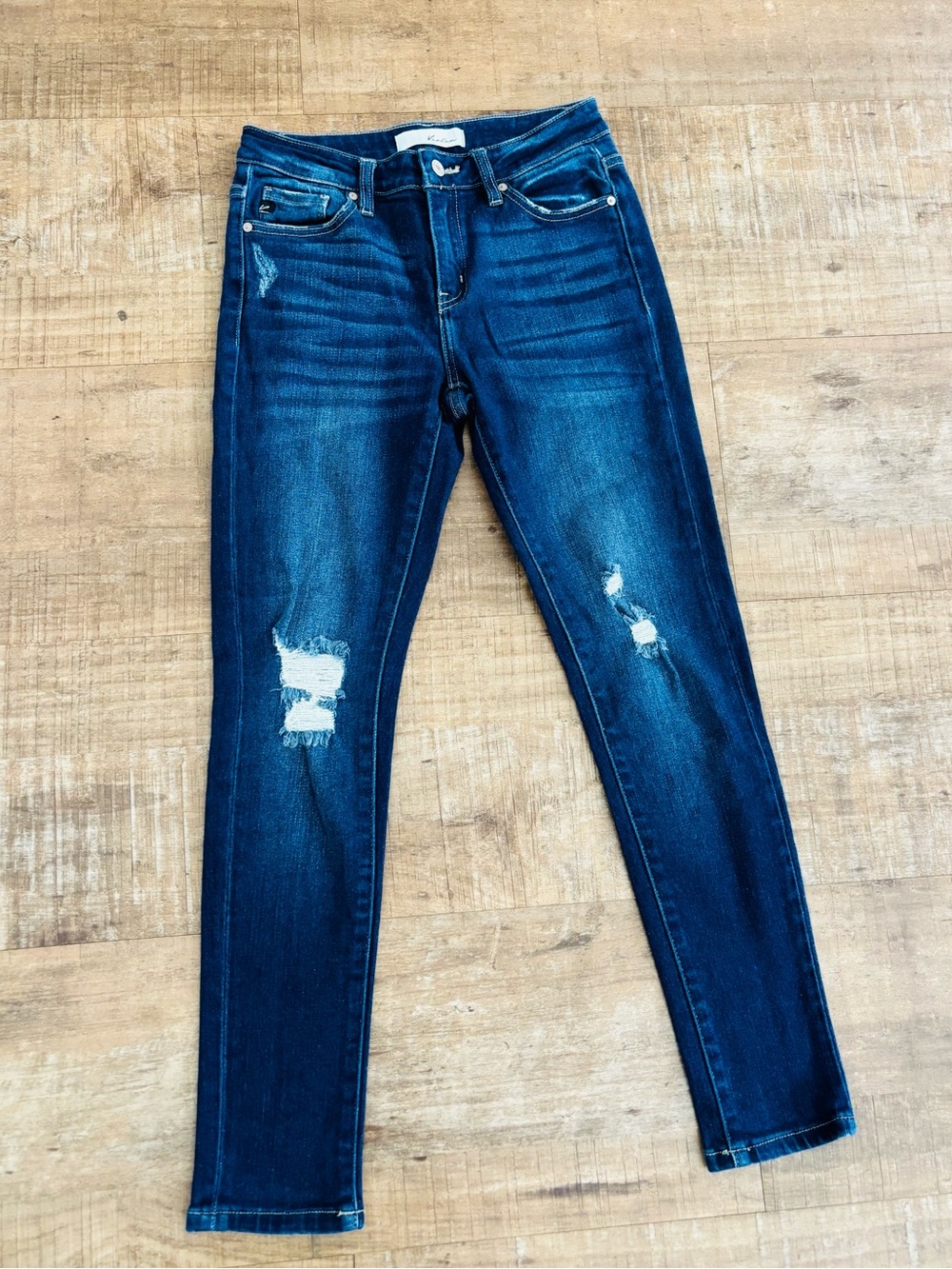 KanCan skinny dark wash distressed stretch jeans size 7/27